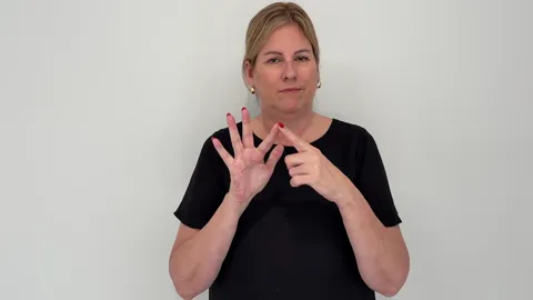 The Auslan fingerspelling handshape for the letter E