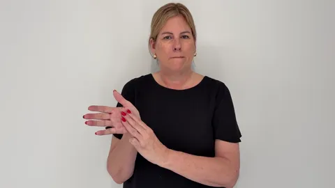 The Auslan fingerspelling handshape for the letter M