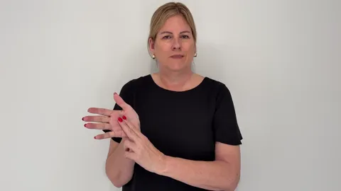 The Auslan fingerspelling handshape for the letter N